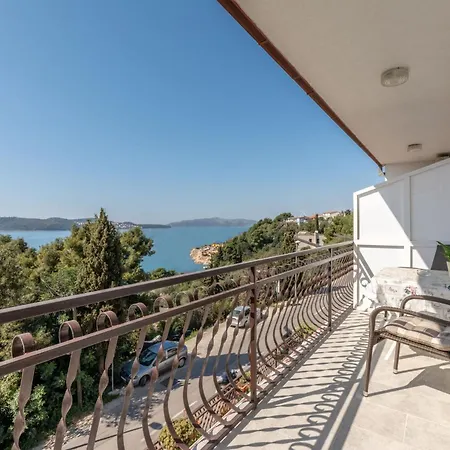 Charming With Balcony - One Bedroom Апартаменты Трогир