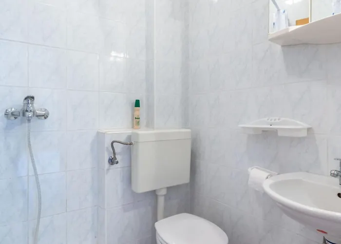 公寓 Charming With Balcony - One Bedroom