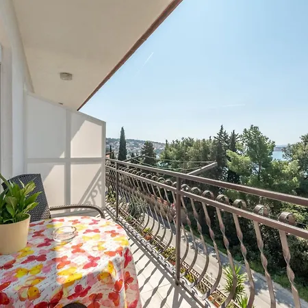 Apartment Charming With Balcony - One Bedroom Trogir